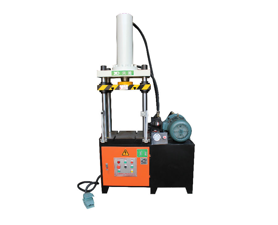 四柱式液压机使用时的工作原理和特点